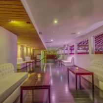 contemporary-restaurant-and-entertainment-venue-07