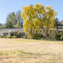 expansive-lake-front-country-club-009