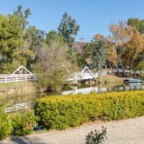 expansive-lake-front-country-club-120