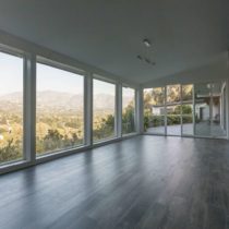 mid-century-natural-light-home-with-hillside-view-01