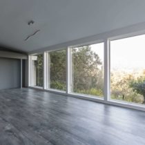 mid-century-natural-light-home-with-hillside-view-06