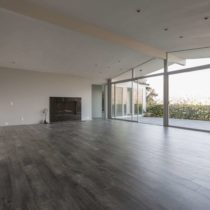 mid-century-natural-light-home-with-hillside-view-10