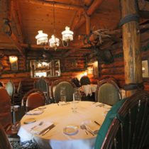 rustic-lodge-restaurant-surrounded-by-mountains-06