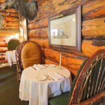 rustic-lodge-restaurant-surrounded-by-mountains-07