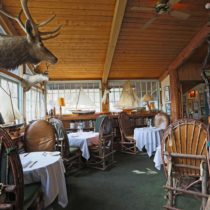 rustic-lodge-restaurant-surrounded-by-mountains-16