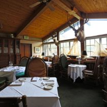 rustic-lodge-restaurant-surrounded-by-mountains-17