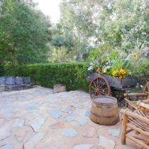 rustic-lodge-restaurant-surrounded-by-mountains-31